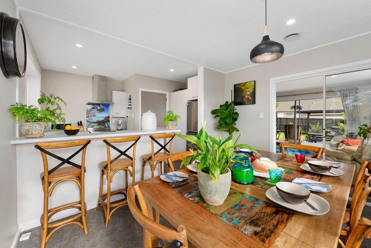 Leave Of Absence - Christchurch Holiday Home Екстер'єр фото